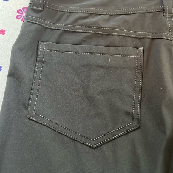 Athleta cropped cargo pants. No size tag go off measurements. - Picture 6 of 8